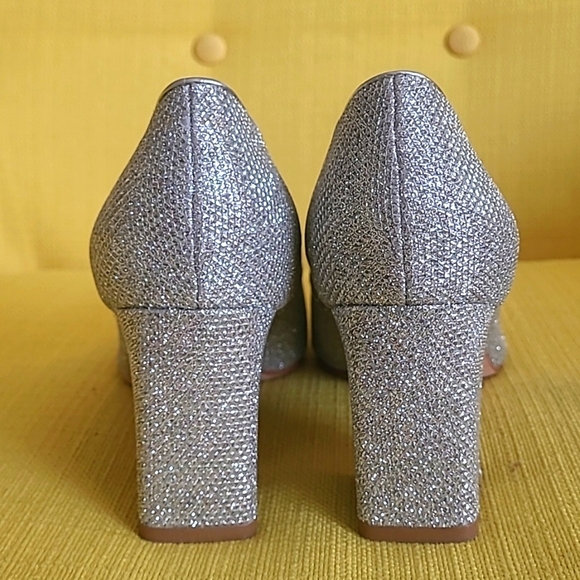 MARC FISHER SILVER BLOCK HEEL SHOES. - Picture 3 of 6